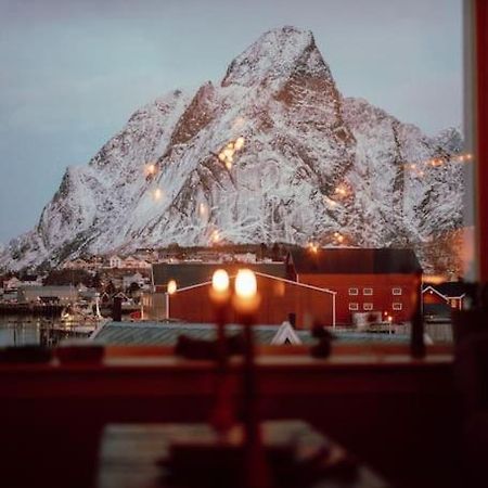 Reine Front View - Mountain & Seaview Villa Luaran gambar