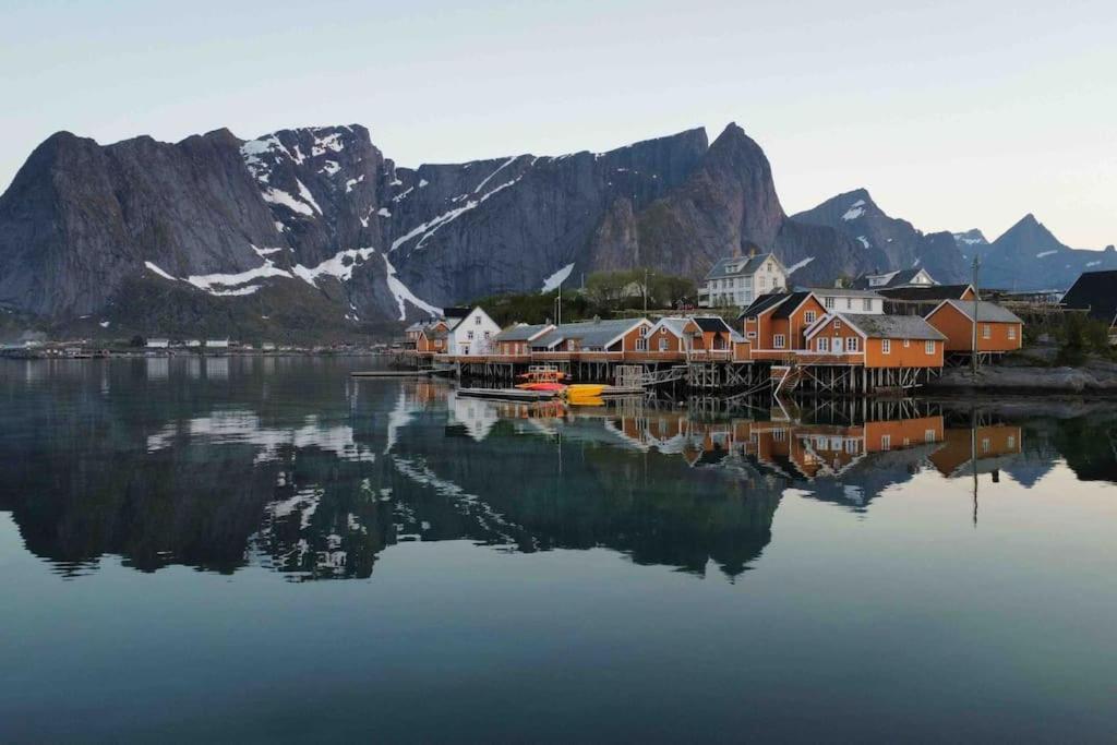 Reine Front View - Mountain & Seaview Villa Luaran gambar