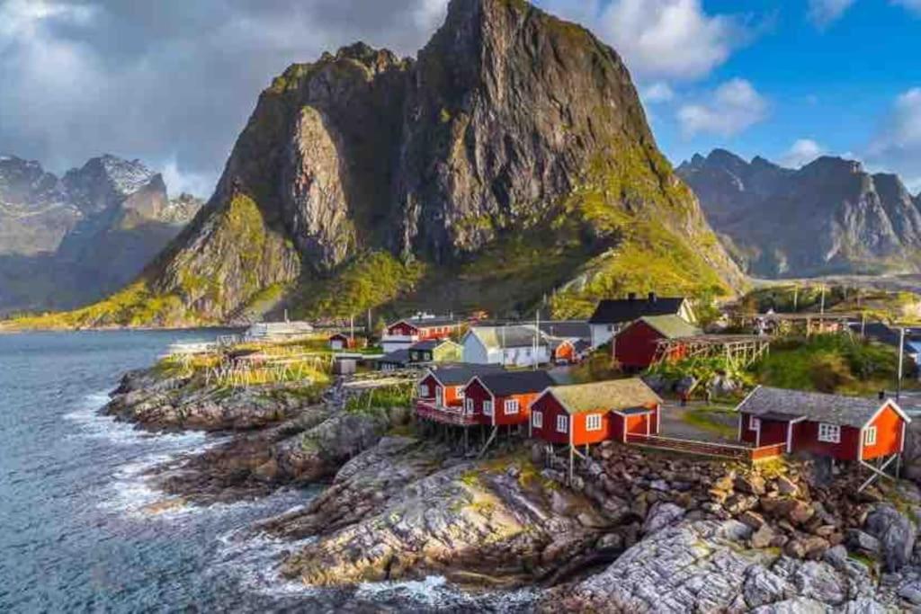 Reine Front View - Mountain & Seaview Villa Luaran gambar