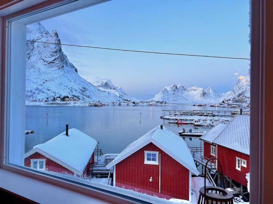 Reine Front View - Mountain & Seaview Villa Luaran gambar