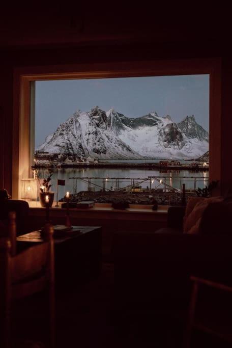 Reine Front View - Mountain & Seaview Villa Luaran gambar